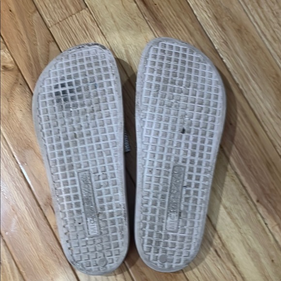 🍉Michael Kors Pale pink Slide Sandals - Picture 3 of 3